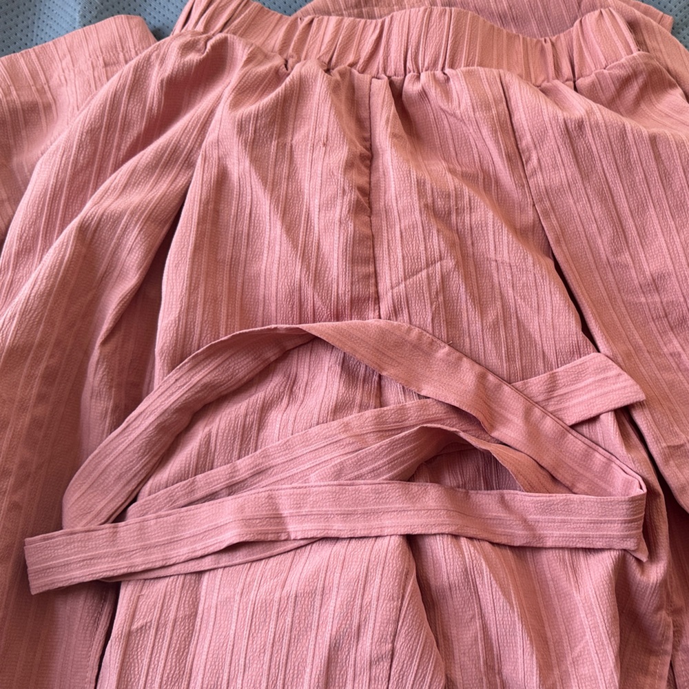 Shein brand coral/salmon colored Textured Slit high waisted pants